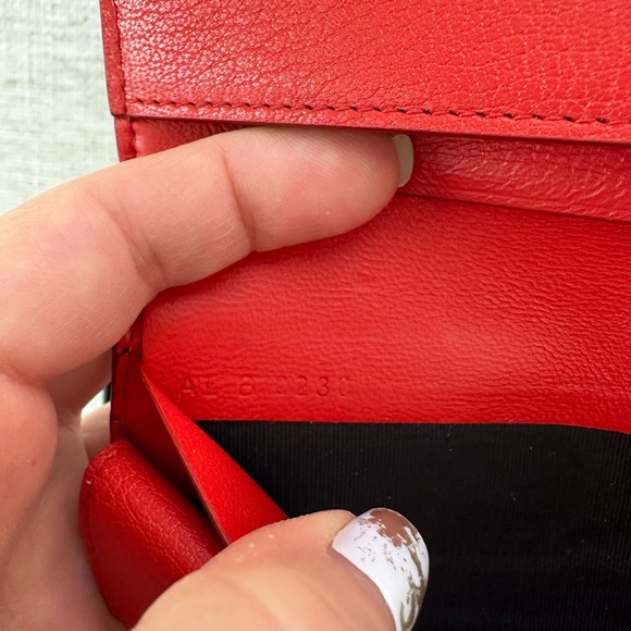 Givenchy GV3 Medium Wallet Light Red, 100% Goat Leather - Picture 4 of 10